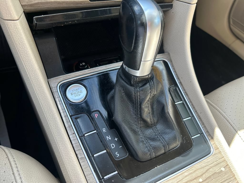 Used 2018 Volkswagen Passat 2.0T SE FWD image 29