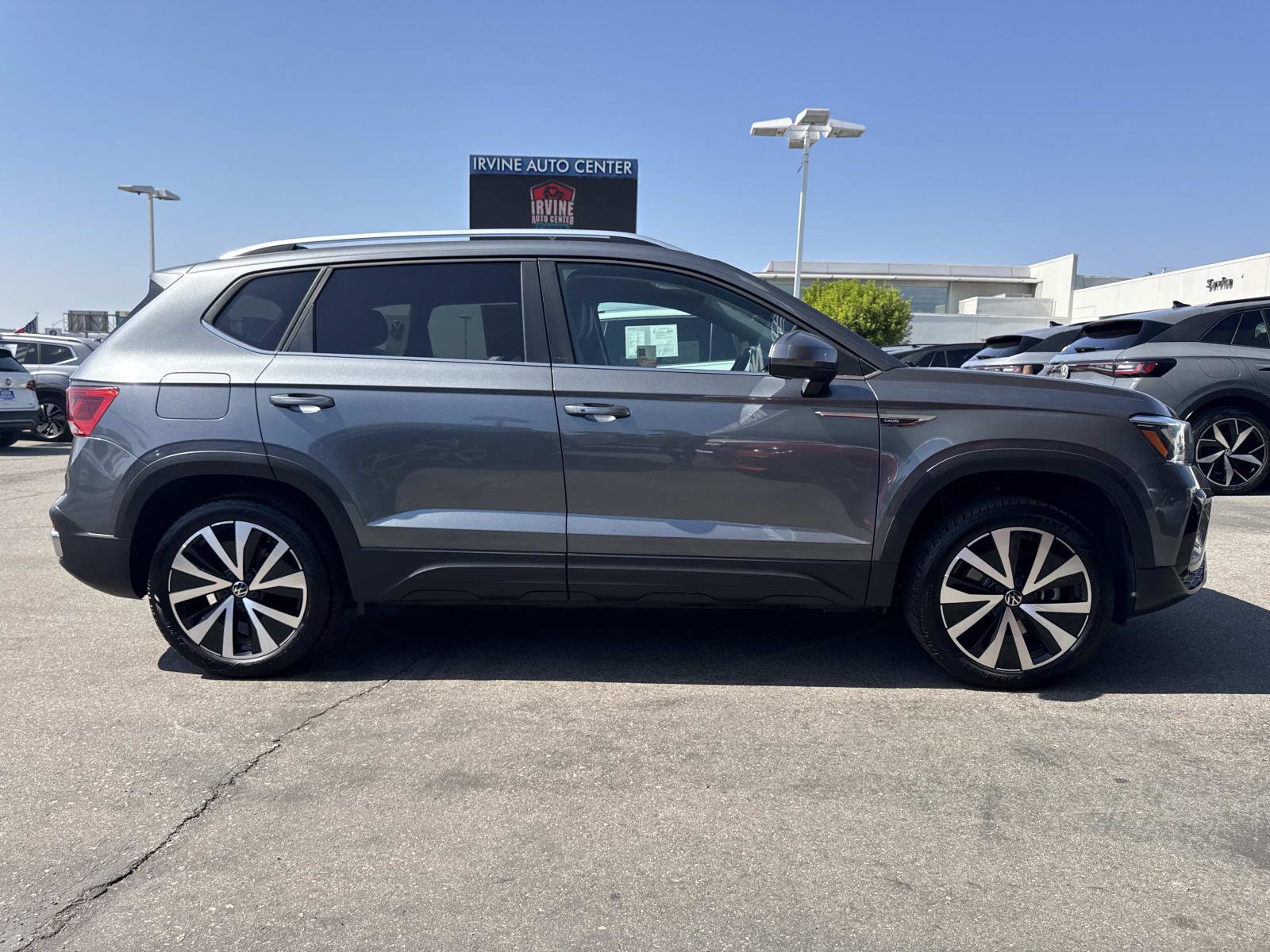 Certified 2024 Volkswagen Taos SE FWD image 8