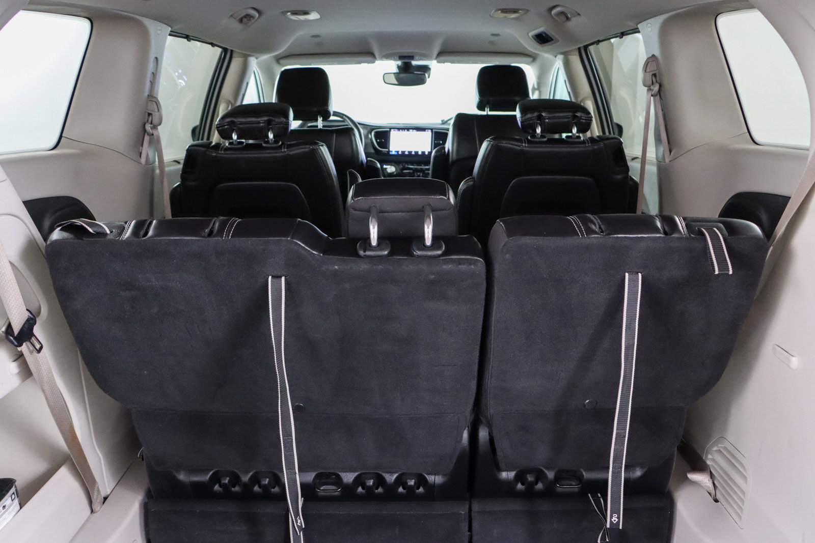 Used 2023 Chrysler Pacifica Touring-L image 31