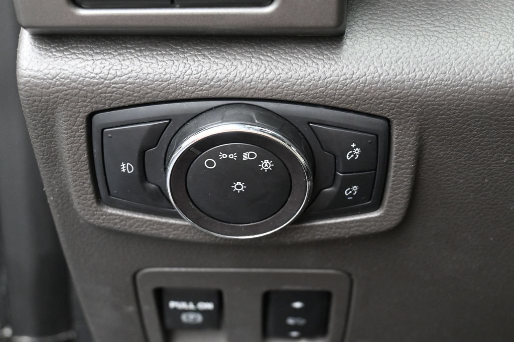 Used 2019 Ford Expedition XLT w/ Equipment Group 202A RWD image 16