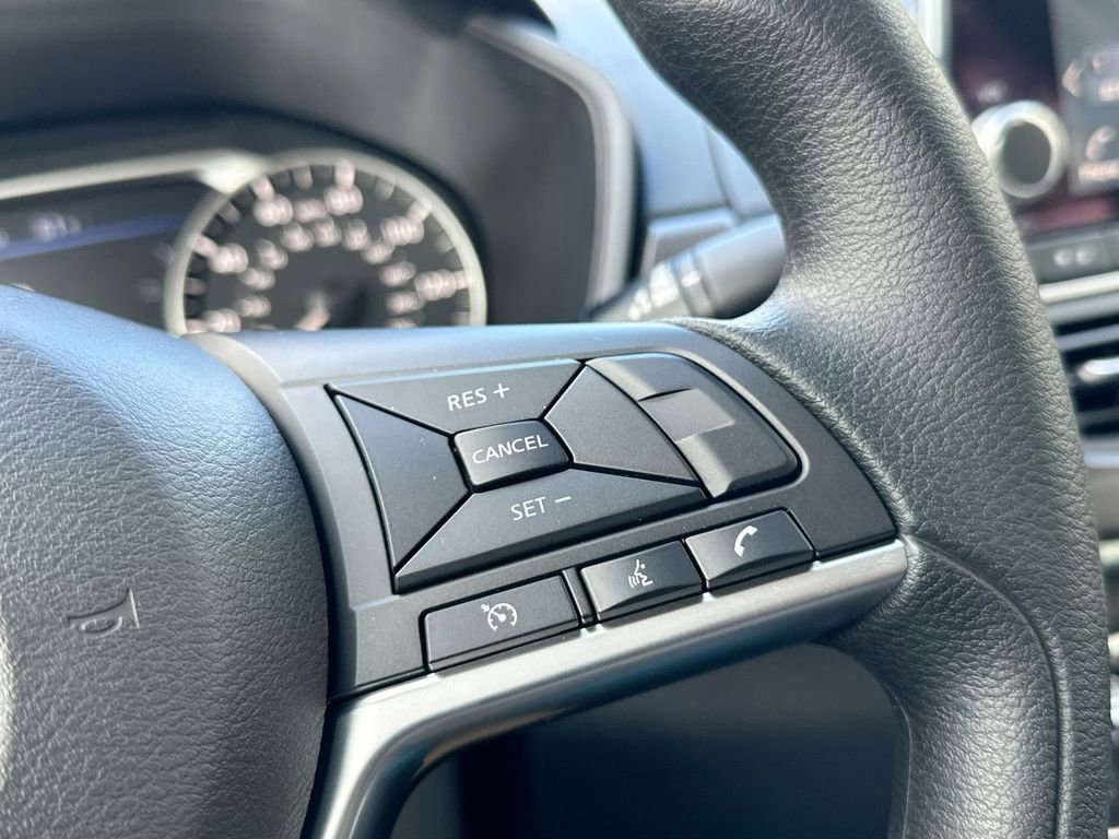 Used 2025 Nissan Altima 2.5 SV image 13