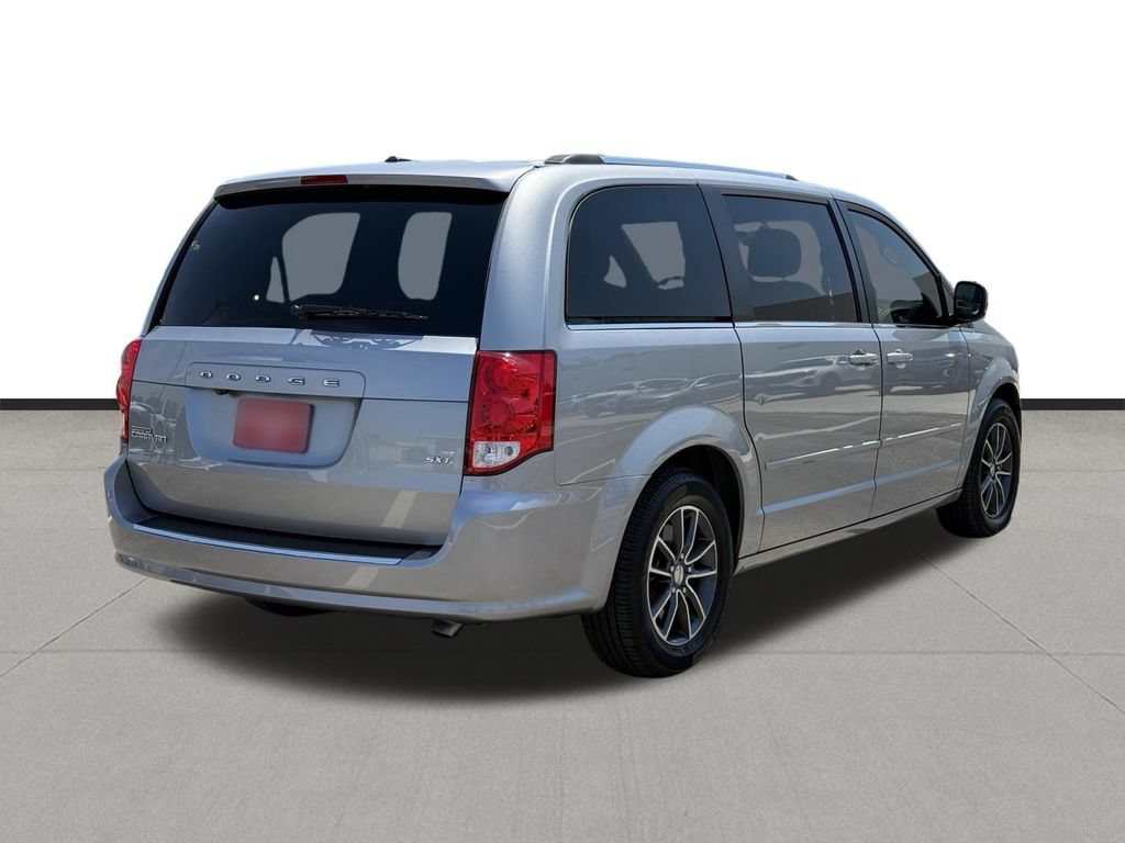 Used 2016 Dodge Grand Caravan SXT FWD image 5