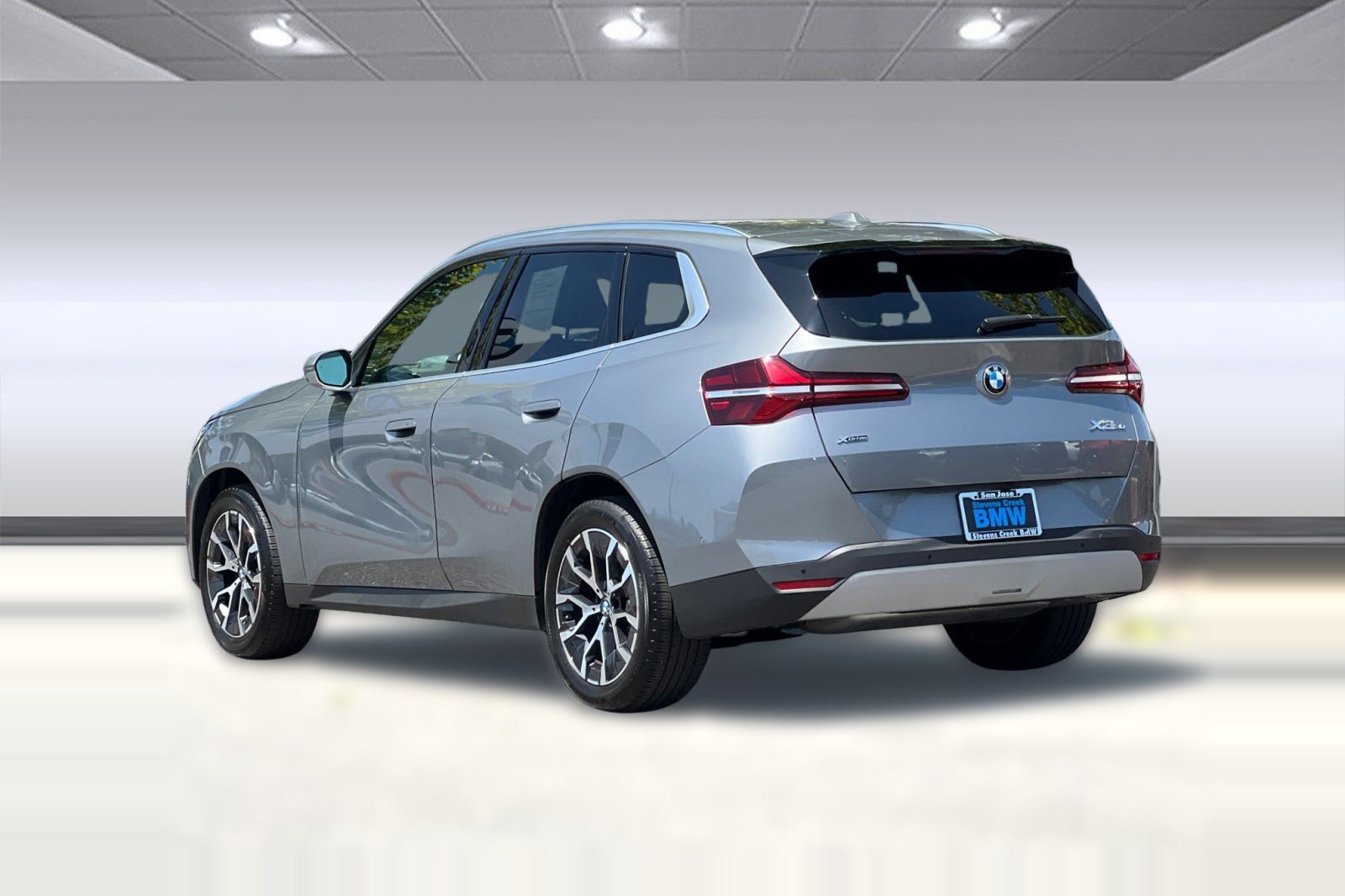 Used 2025 BMW X3 xDrive30i w/ Premium Package AWD/4WD image 3