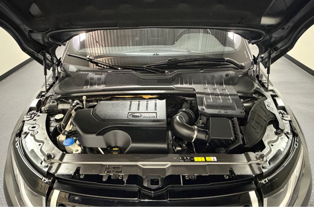 Used 2018 Land Rover Range Rover Evoque SE Premium AWD/4WD image 16