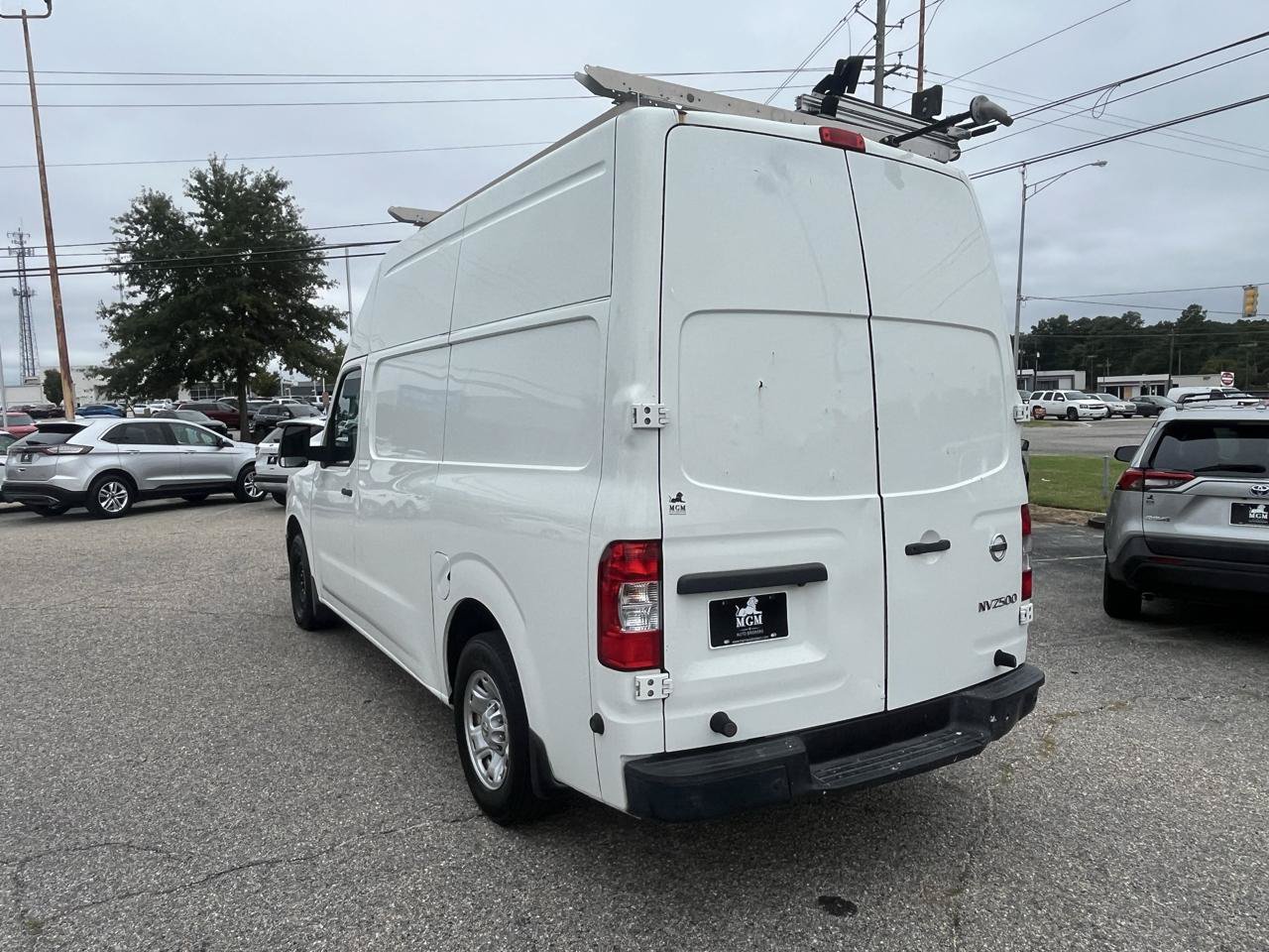 Used 2018 Nissan NV 2500 SV RWD image 16