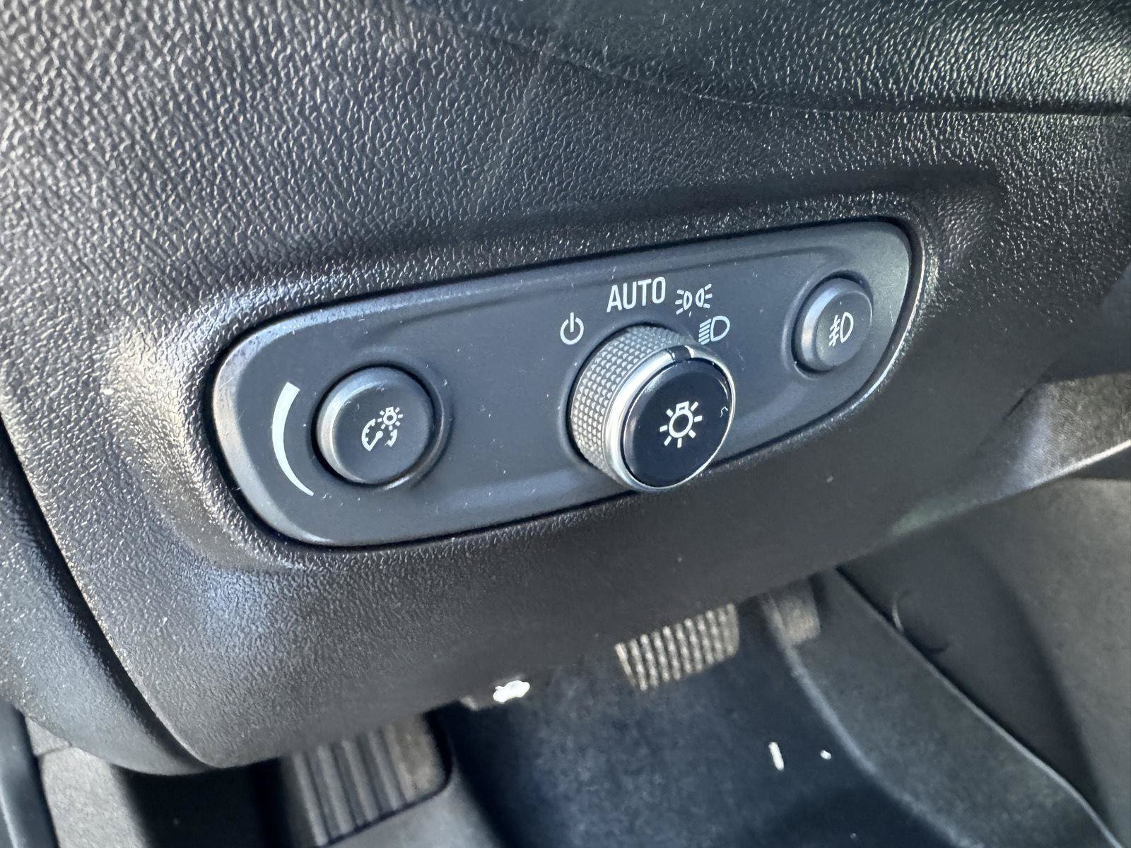 Used 2020 Chevrolet Equinox Premier AWD/4WD image 23