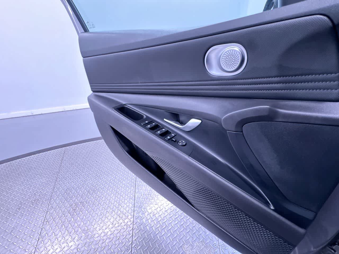 Used 2023 Hyundai Elantra SEL w/ Convenience Package FWD image 32