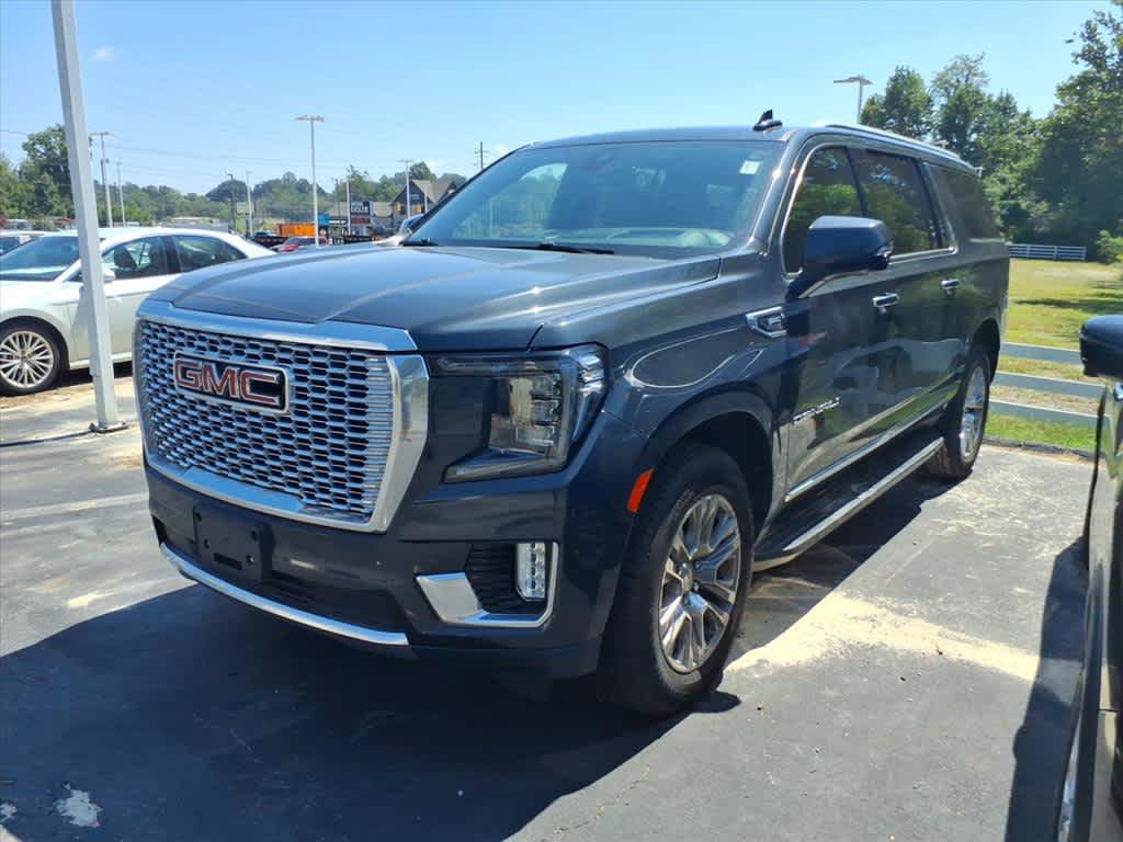 Used 2022 GMC Yukon XL Denali w/ Max Trailering Package AWD/4WD image 3