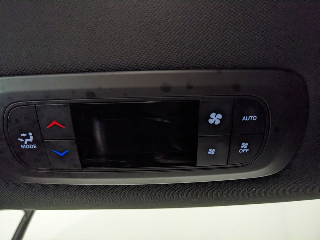 Used 2025 Chrysler Pacifica Select FWD image 17