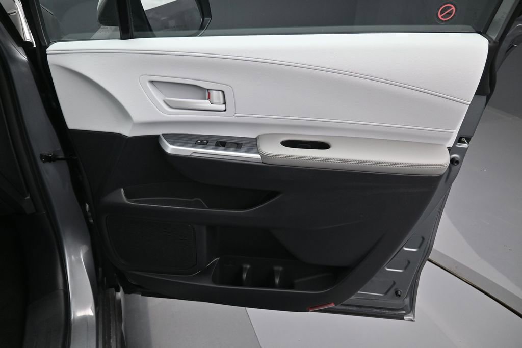 Used 2026 Toyota Sienna LE FWD image 34