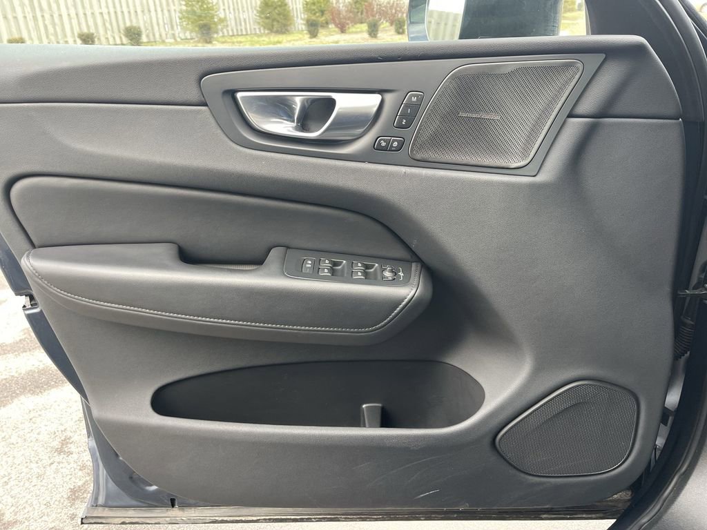 Used 2024 Volvo XC60 B5 Plus image 35