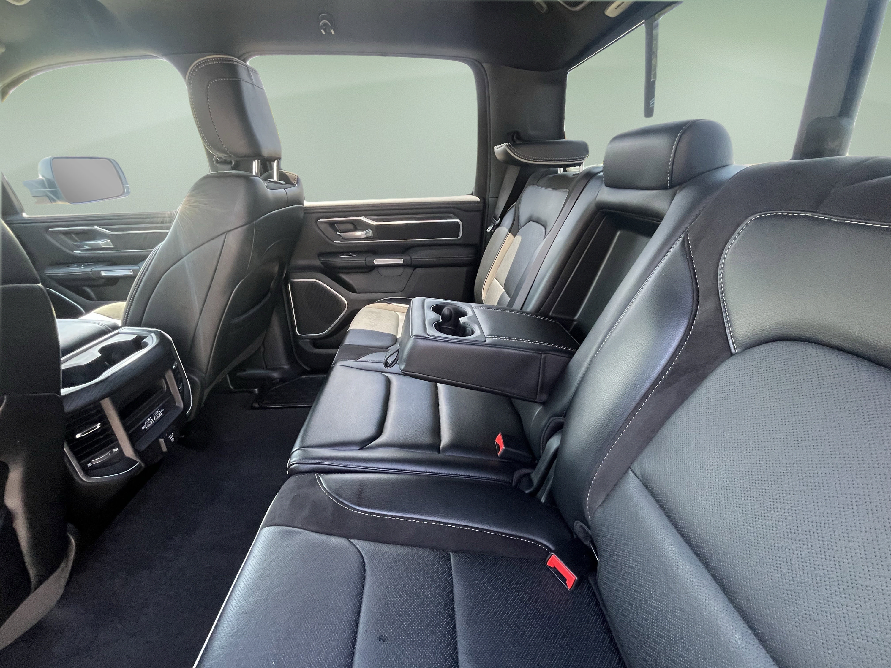 Used 2023 RAM 1500 Laramie AWD/4WD image 28