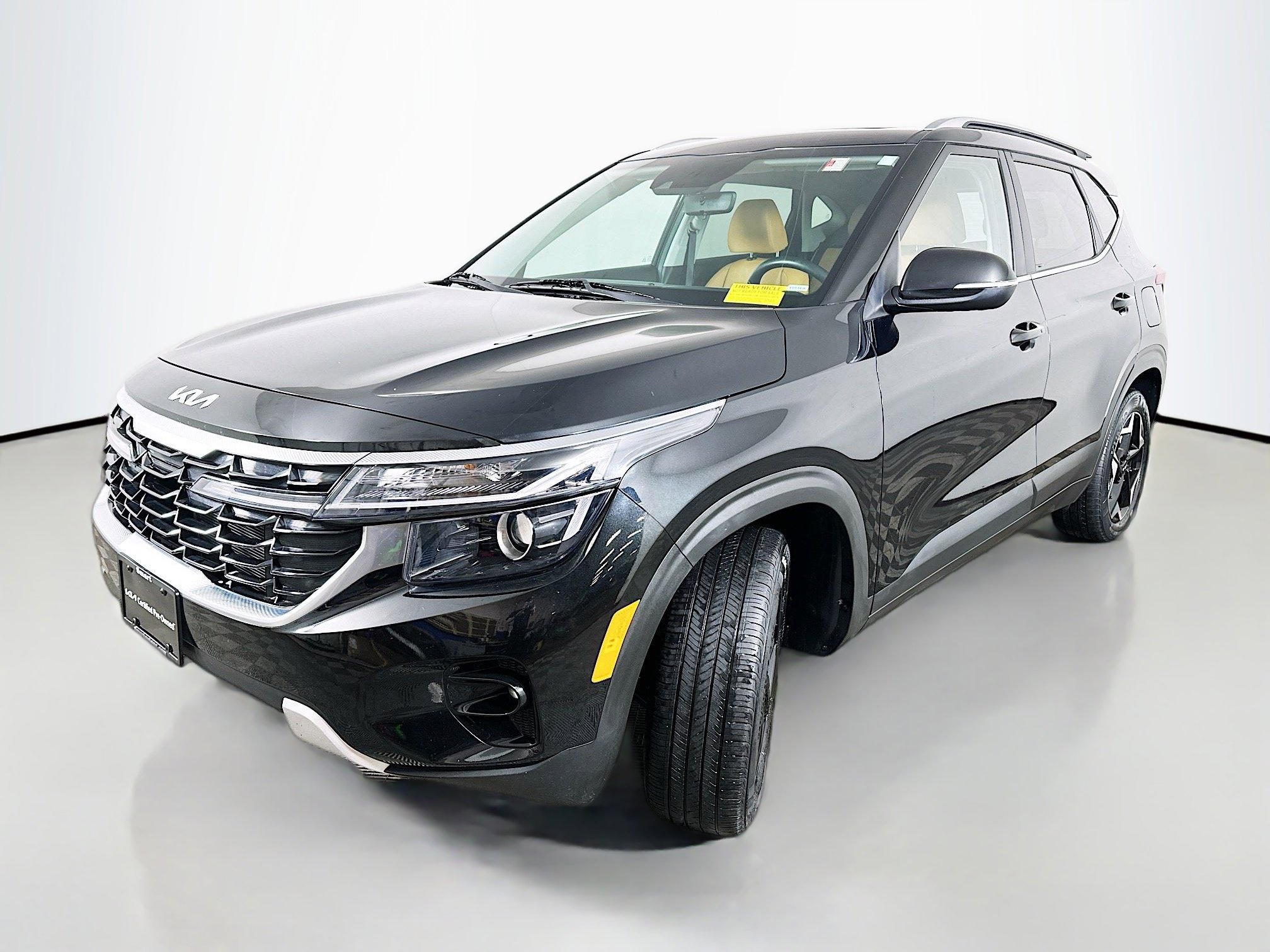 Used 2024 Kia Seltos EX AWD/4WD image 3