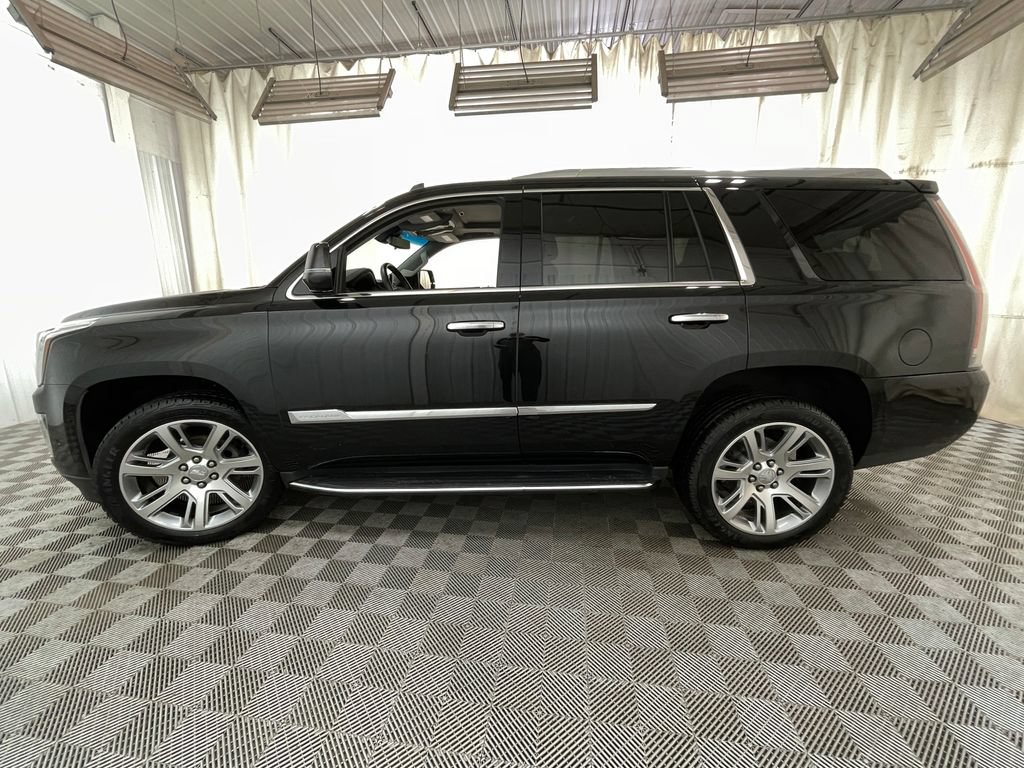 Used 2017 Cadillac Escalade Luxury AWD/4WD image 25