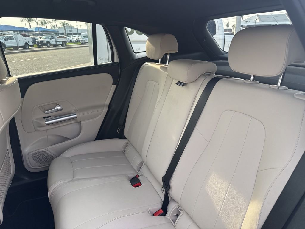 Used 2025 Mercedes-Benz GLA 250 4MATIC image 15