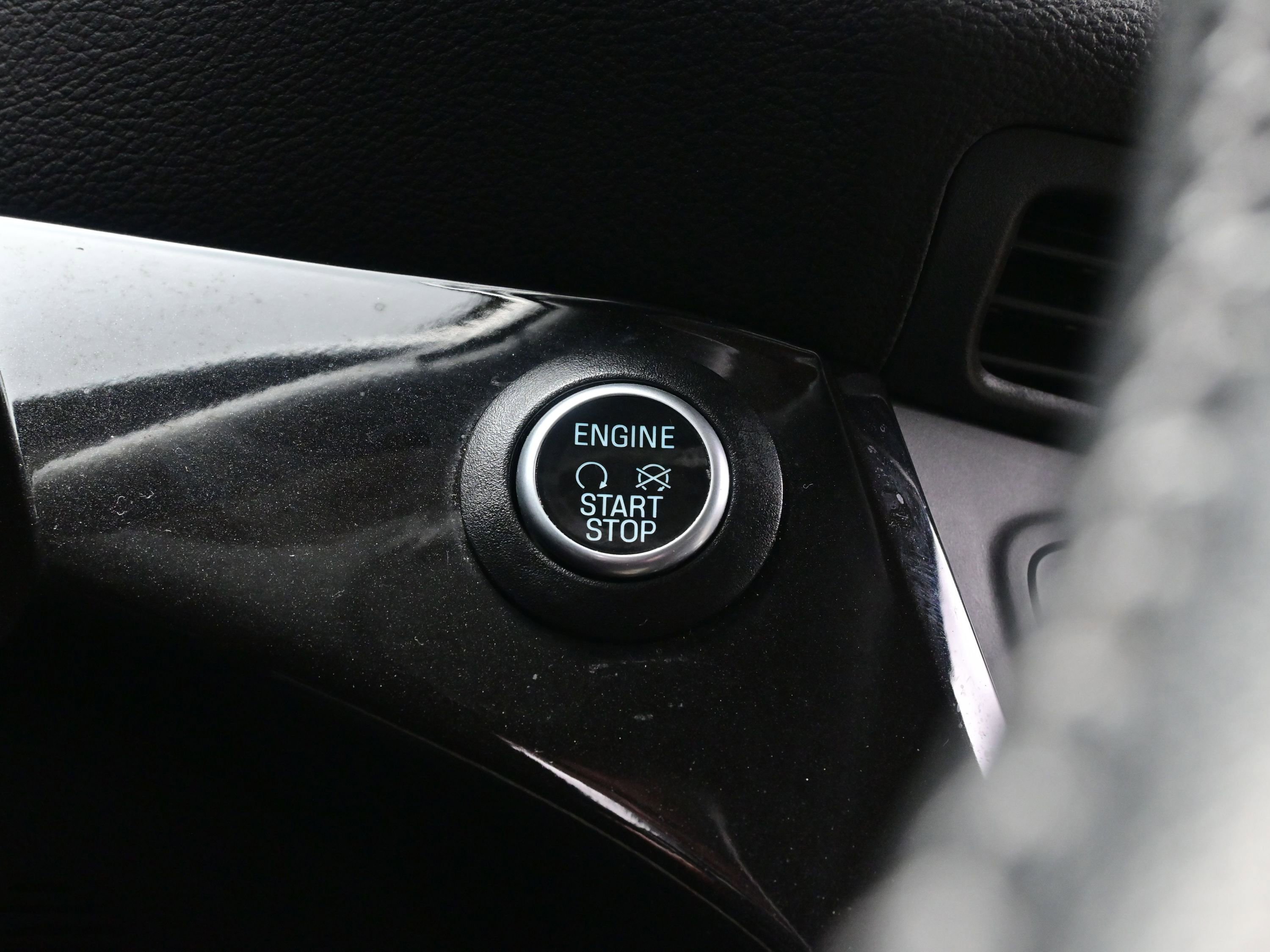 Used 2019 Ford Escape SEL image 22