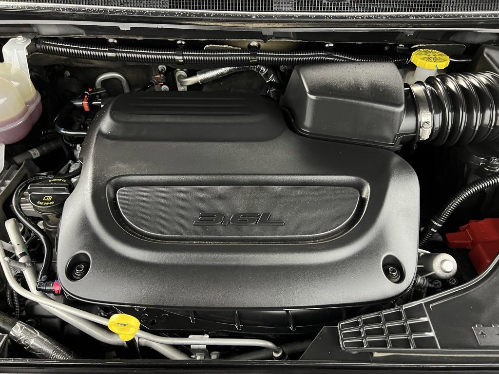 Used 2024 Chrysler Pacifica Touring-L image 36