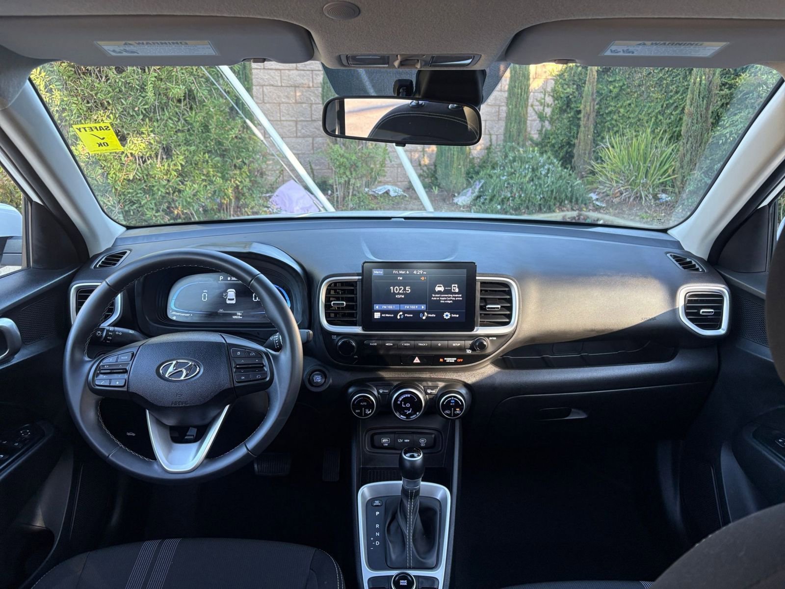 Used 2025 Hyundai Venue SEL image 33