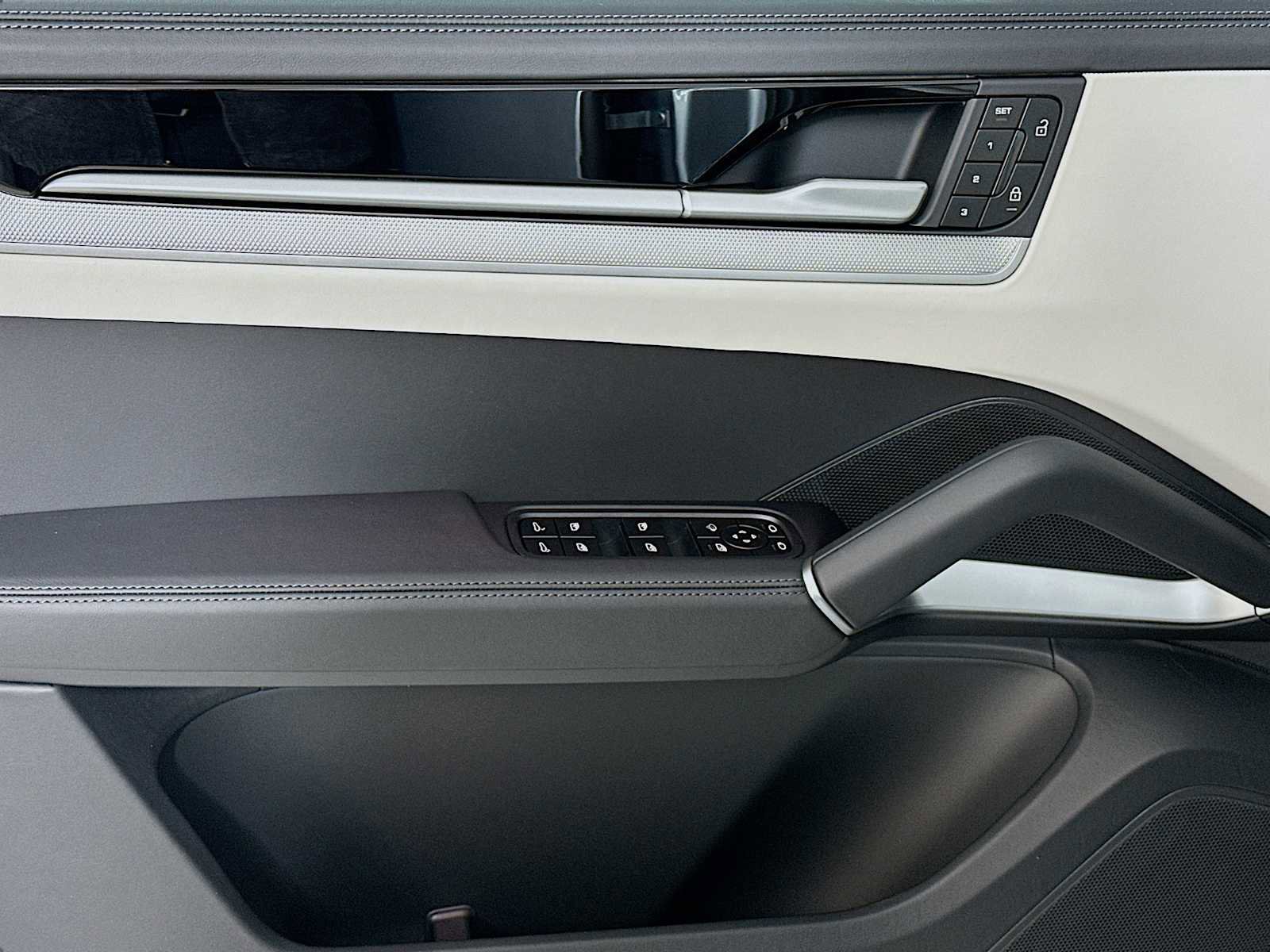 New 2026 Porsche Cayenne Coupe image 11