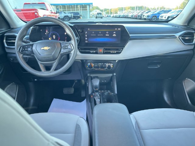 Used 2025 Chevrolet TrailBlazer LS w/ LS Convenience Package FWD image 19