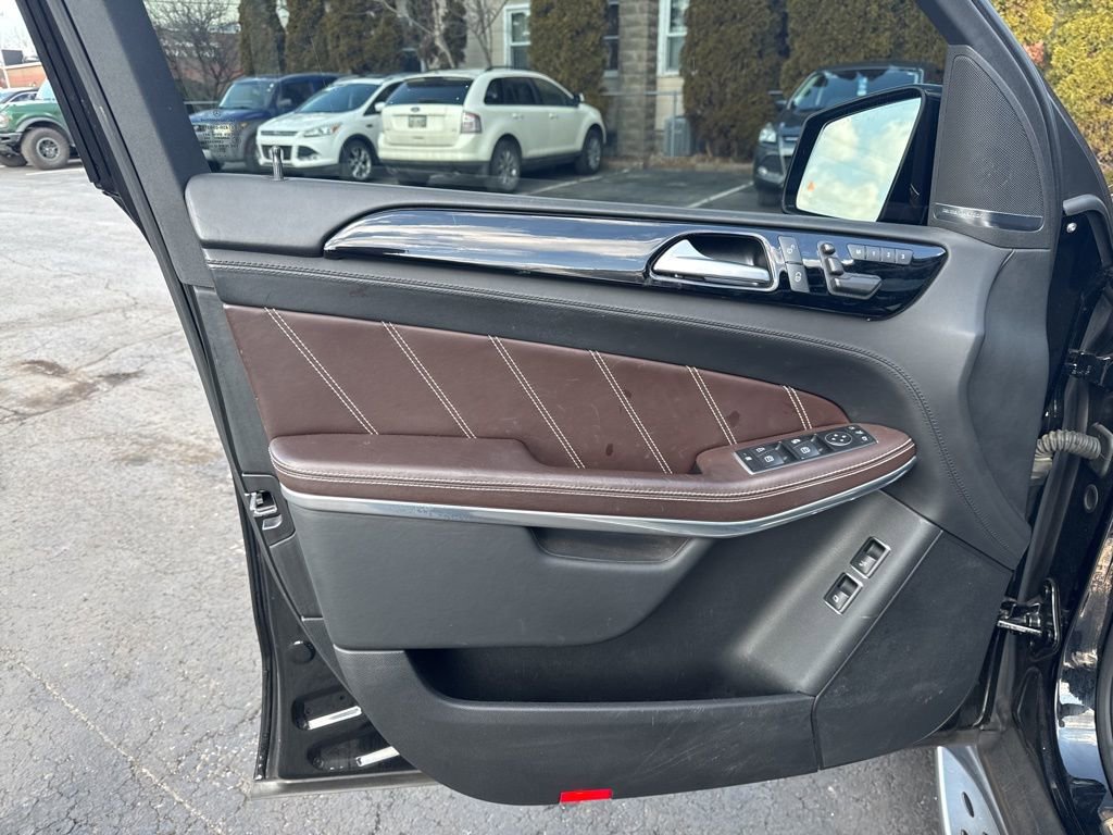 Used 2015 Mercedes-Benz GL 63 AMG 4MATIC image 16