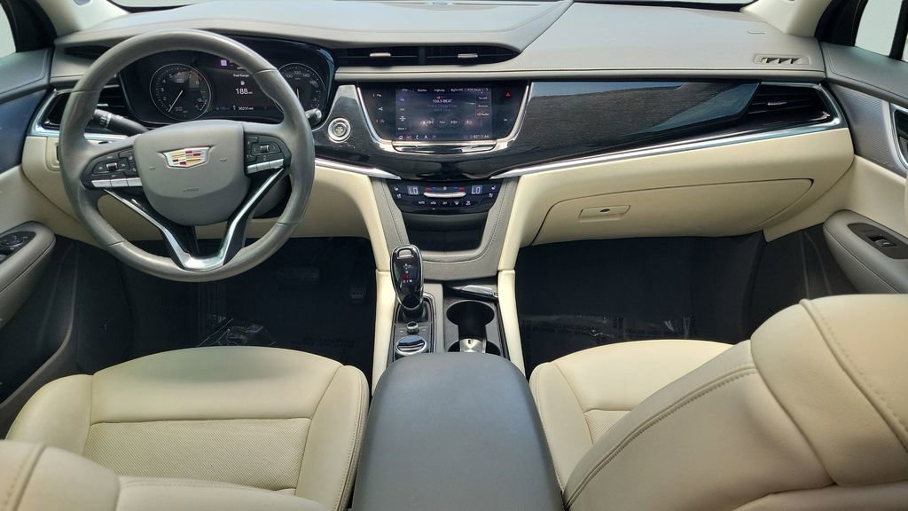 Used 2020 Cadillac XT6 Premium Luxury FWD image 12