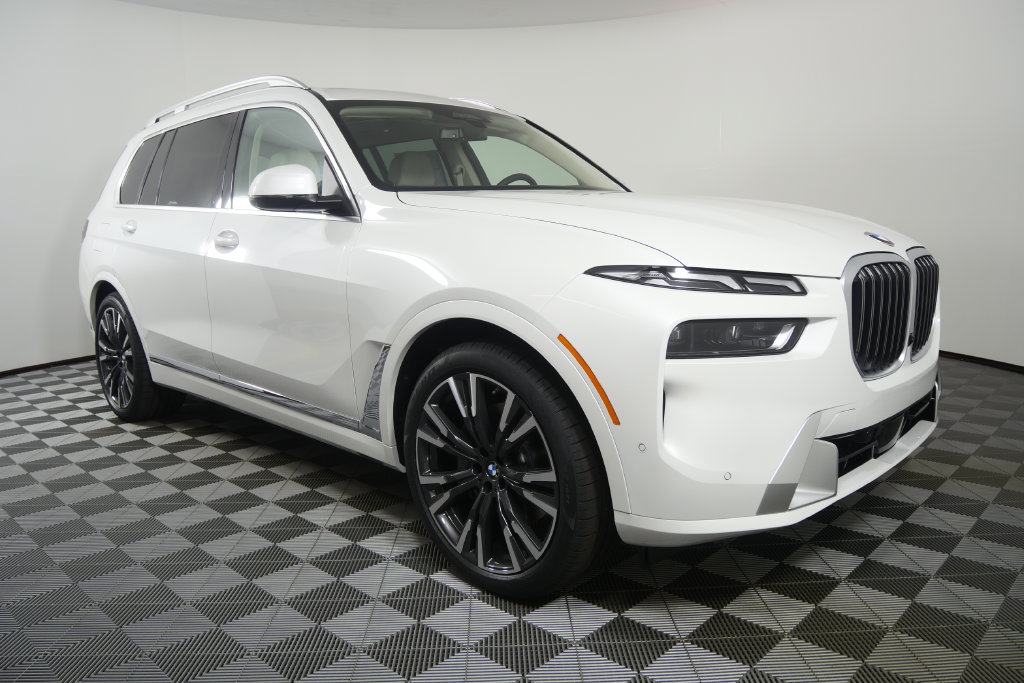 Used 2027 BMW X7 xDrive40i AWD/4WD image 2