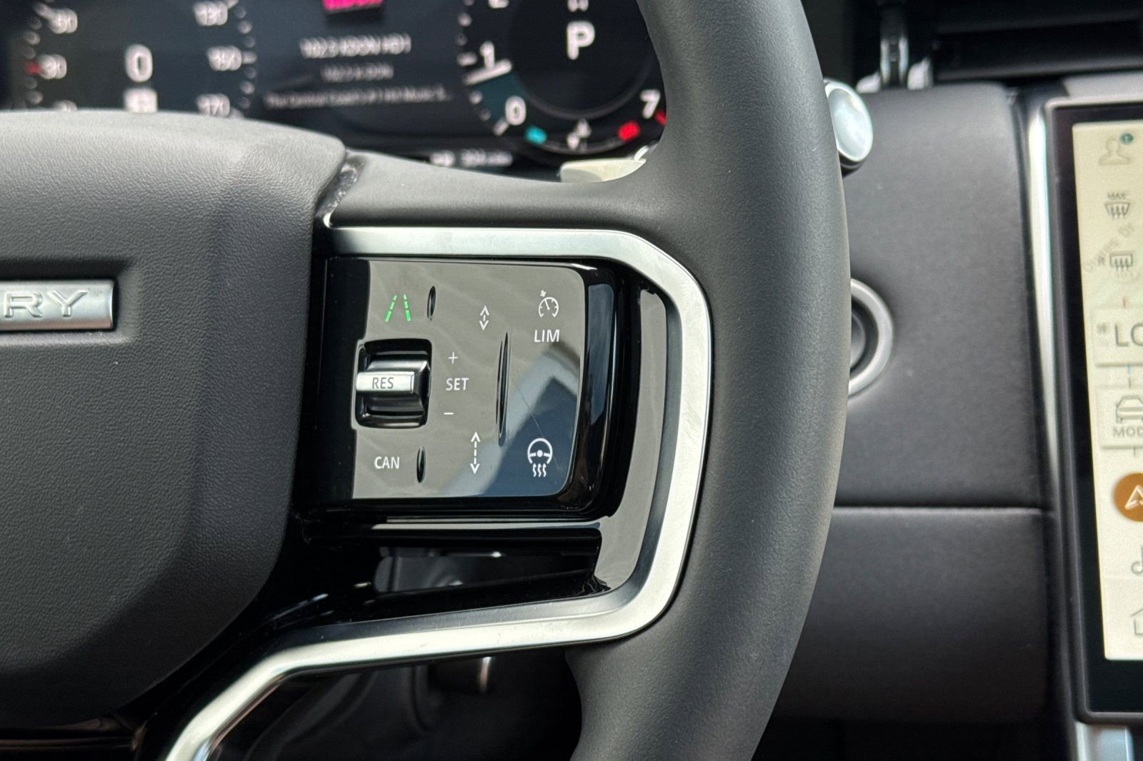Used 2024 Land Rover Discovery Sport S image 31