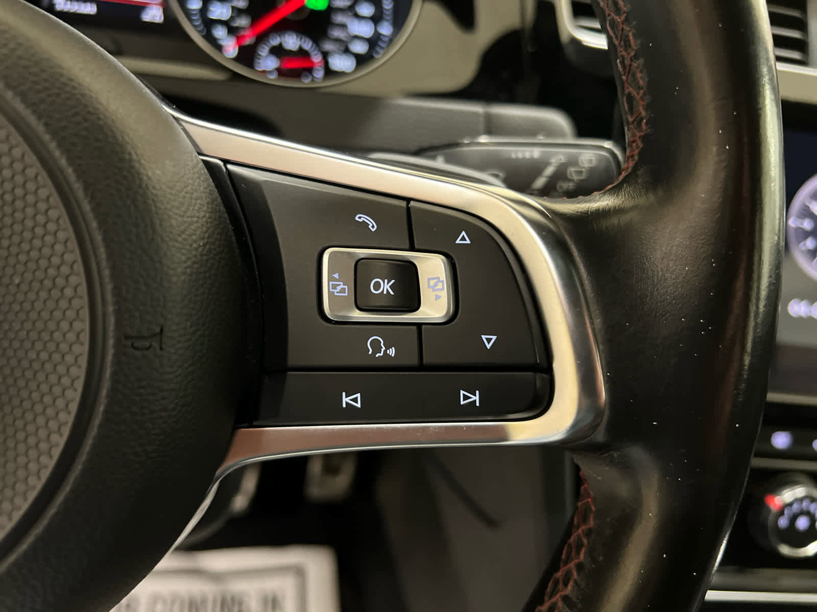 Used 2018 Volkswagen GTI SE image 22