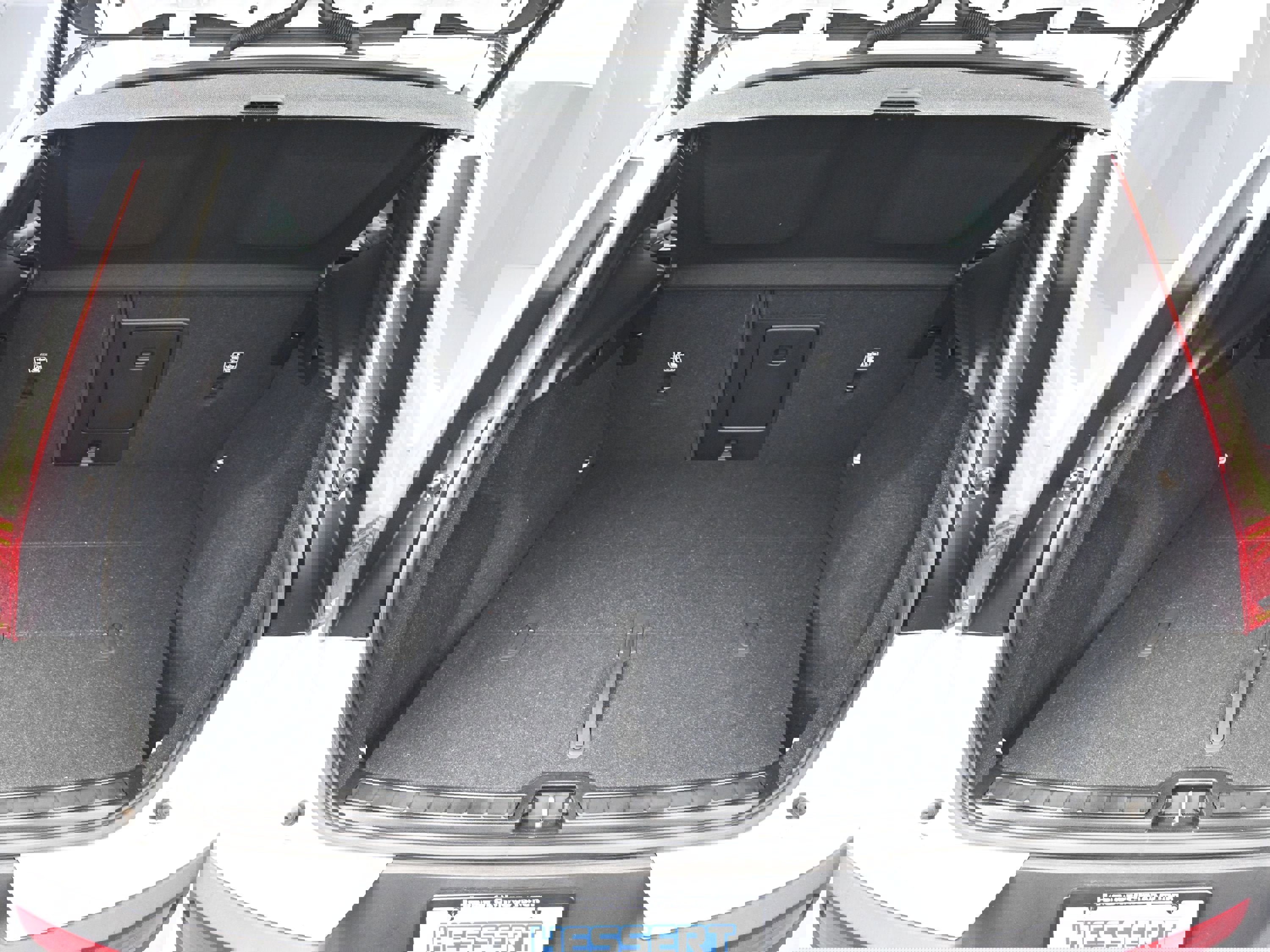 Used 2022 Volvo XC40 T5 R-Design image 24