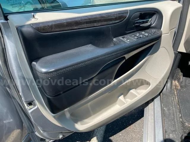 Used 2019 Dodge Grand Caravan SE FWD image 11