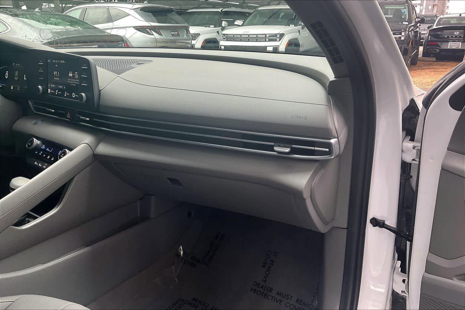 Certified 2025 Hyundai Elantra Sport image 19
