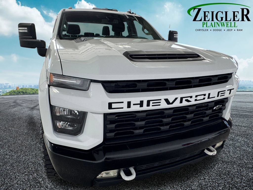 Used 2022 Chevrolet Silverado 2500 Custom w/ Custom Value Package AWD/4WD image 8