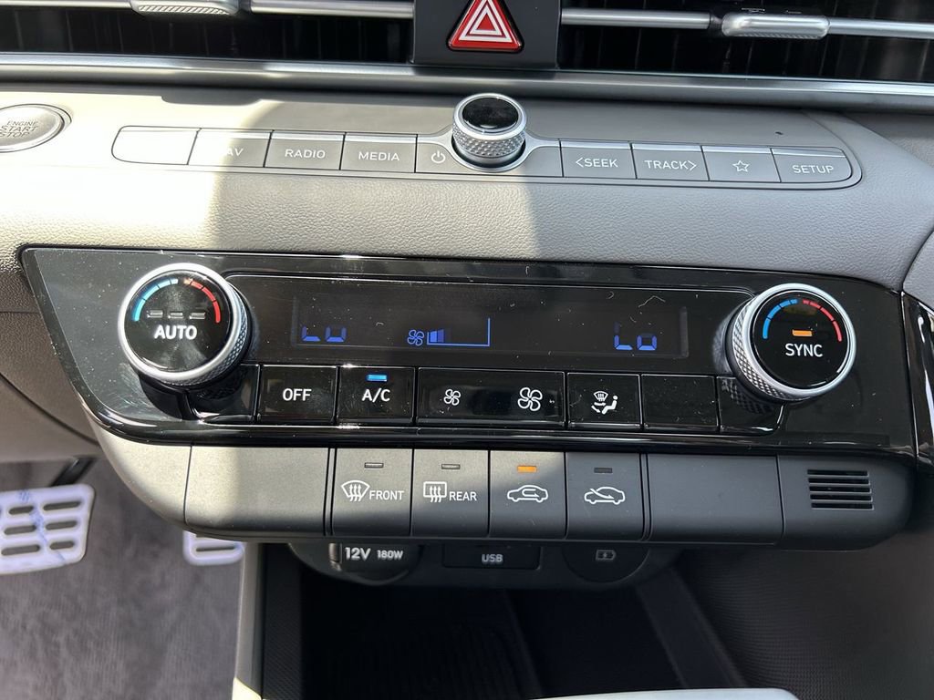 New 2025 Hyundai Elantra SEL image 23