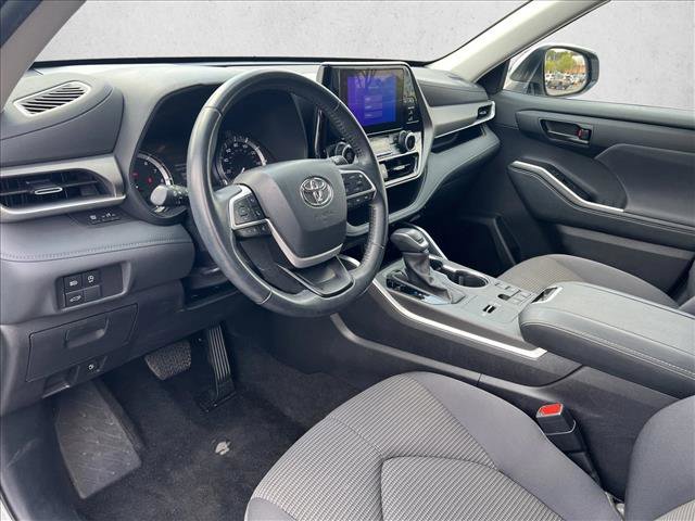 Certified 2025 Toyota Highlander LE image 9