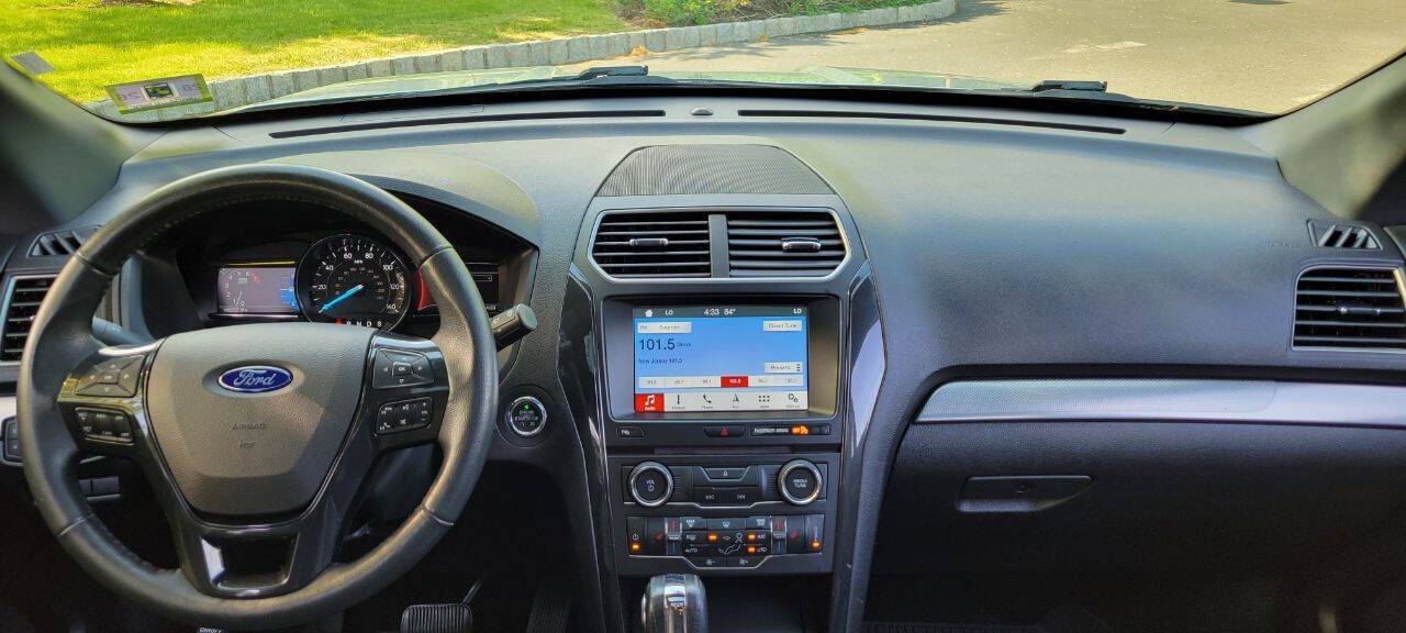 Used 2018 Ford Explorer XLT w/ Equipment Group 202A image 22