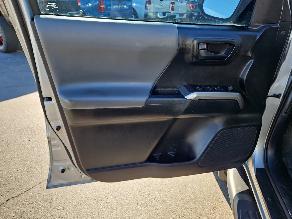 Used 2022 Toyota Tacoma SR5 AWD/4WD image 20