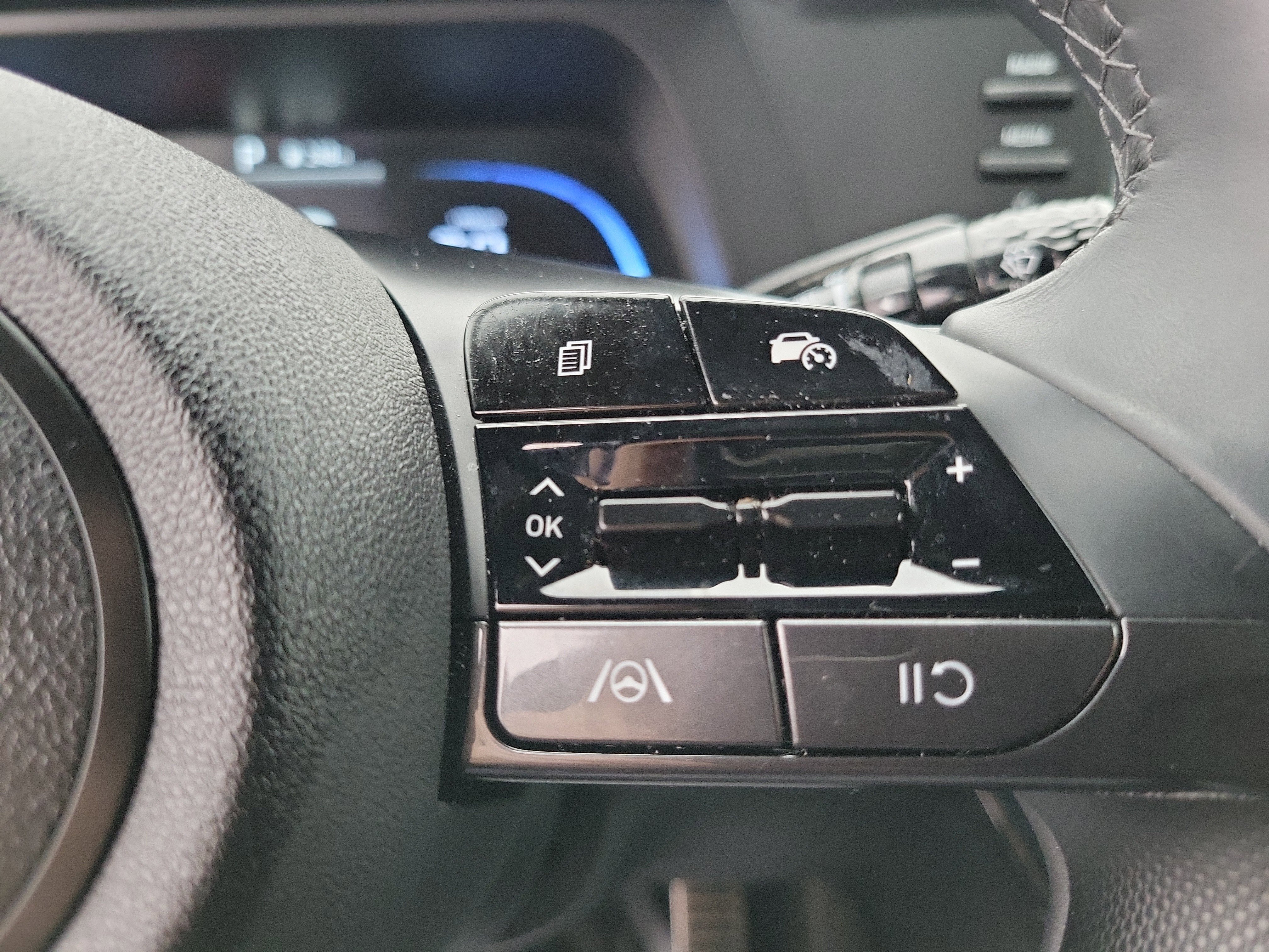 Certified 2025 Hyundai Elantra Sport w/ Cargo Package image 8