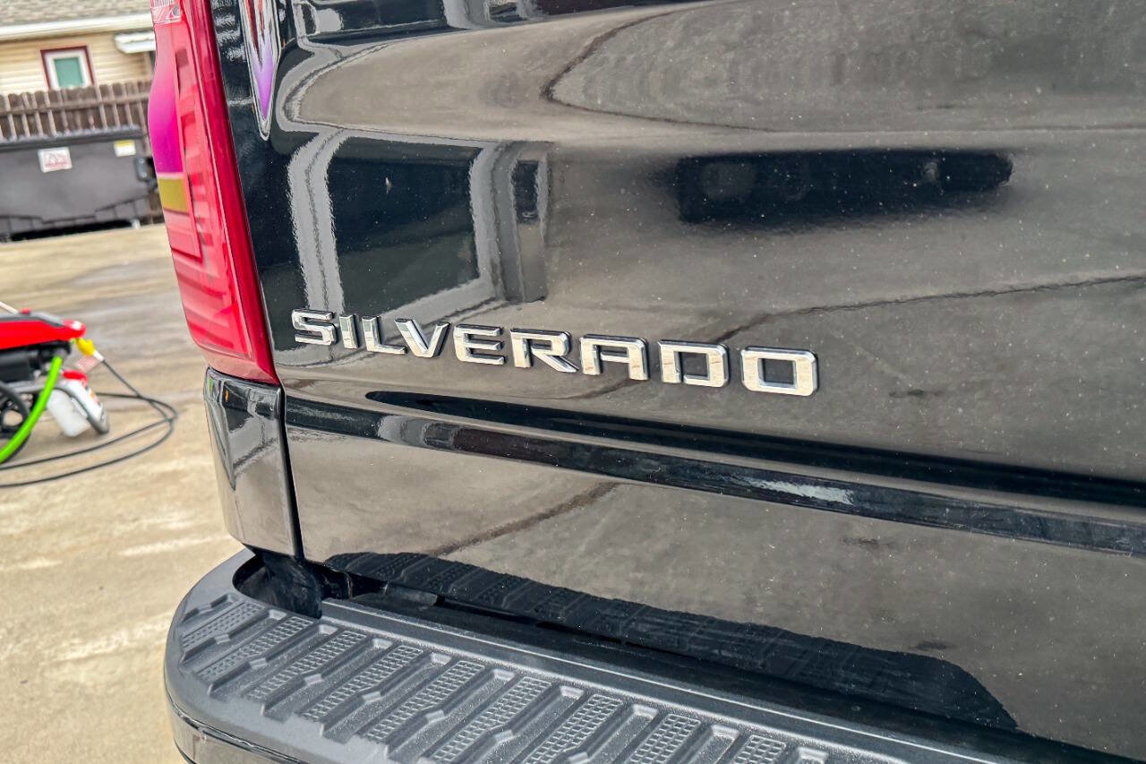 Used 2019 Chevrolet Silverado 1500 Custom w/ Custom Value Package AWD/4WD image 16