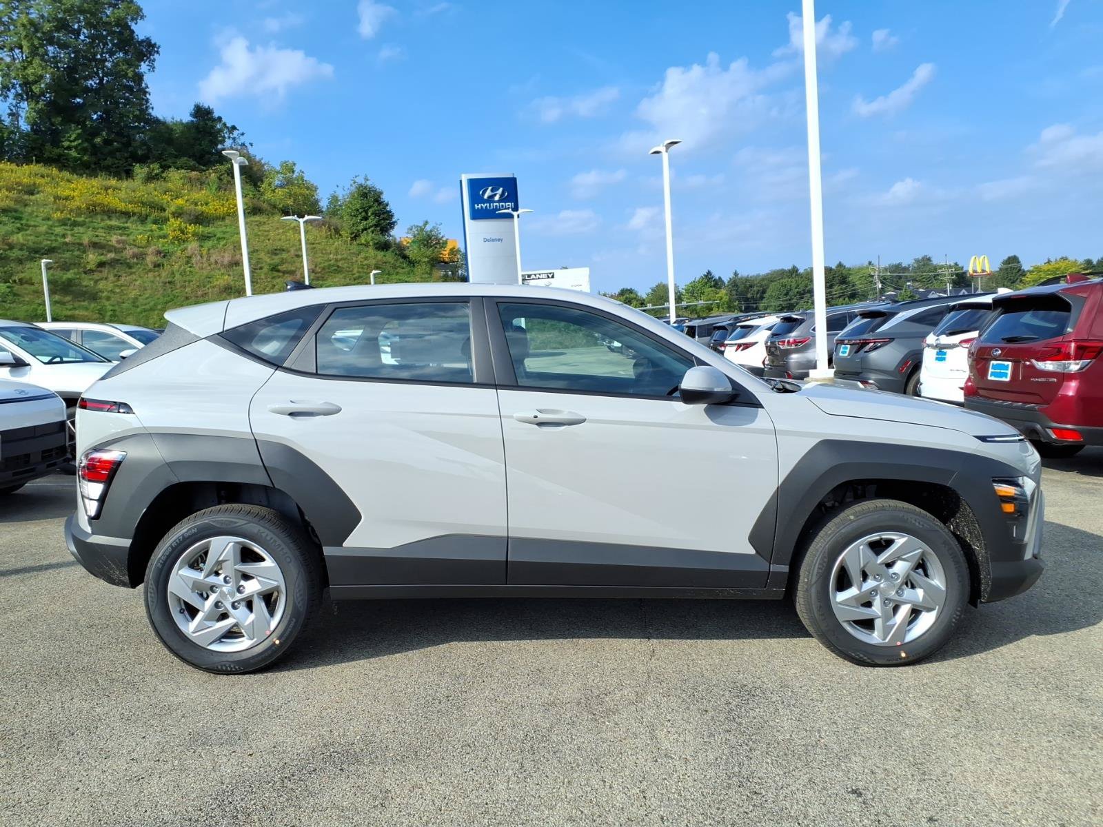 New 2027 Hyundai Kona SE AWD/4WD image 2