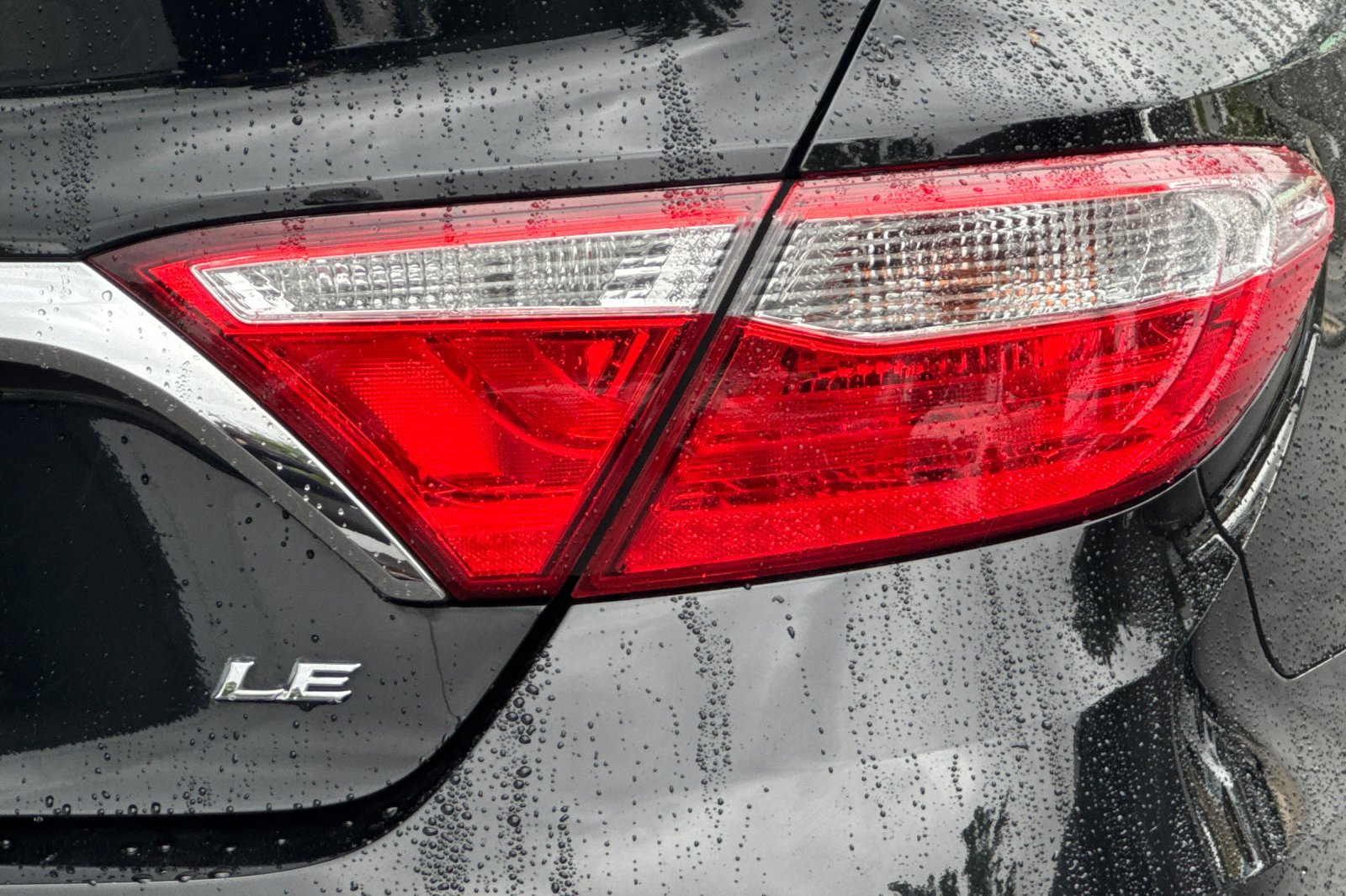 Used 2015 Toyota Camry LE FWD image 12