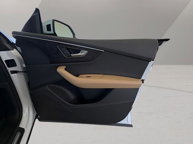 Used 2025 Audi Q8 Premium image 39