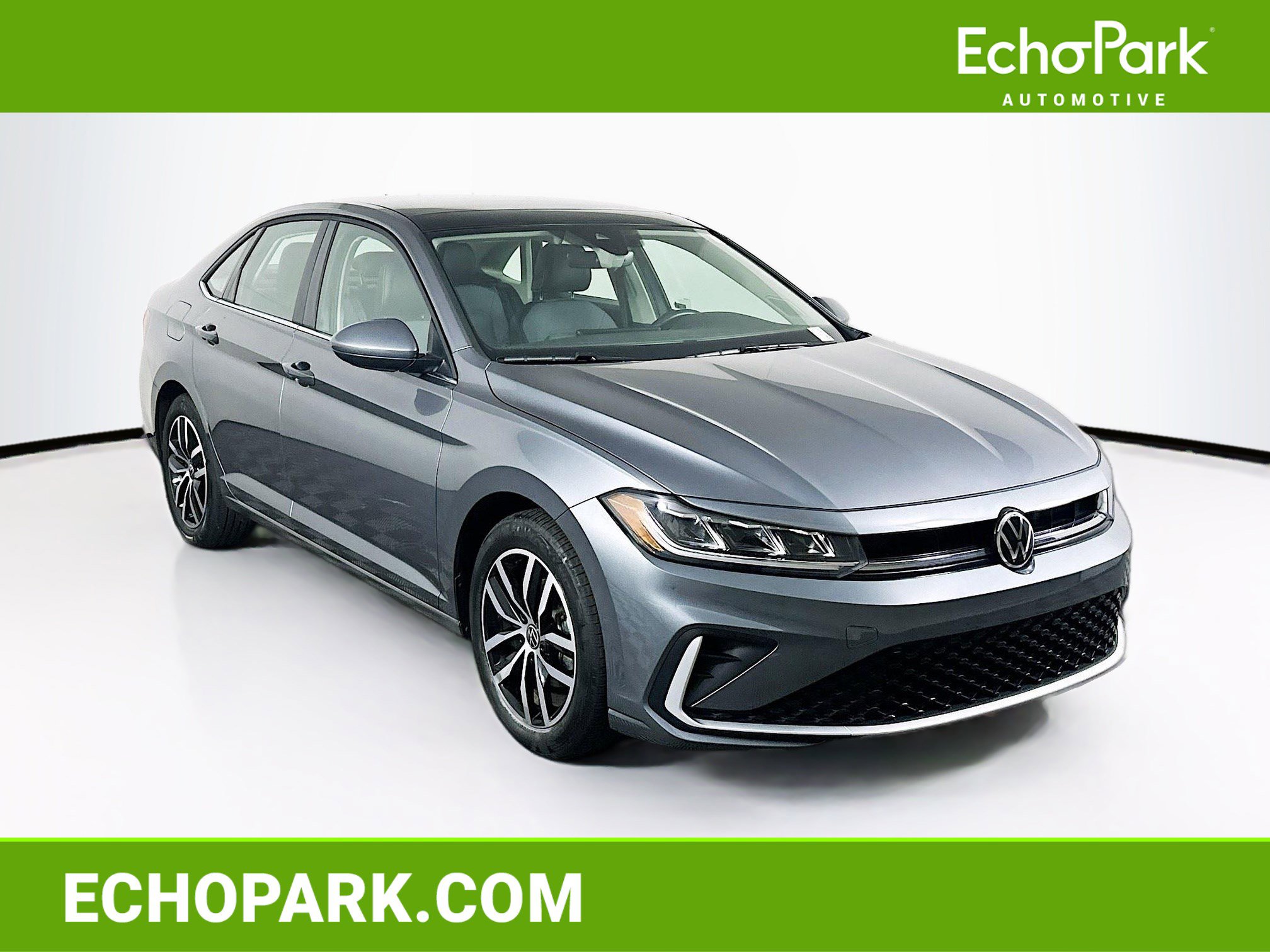 Used 2025 Volkswagen Jetta SE FWD image 1