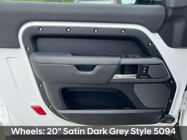 Used 2024 Land Rover Defender 90 X-Dynamic SE image 14