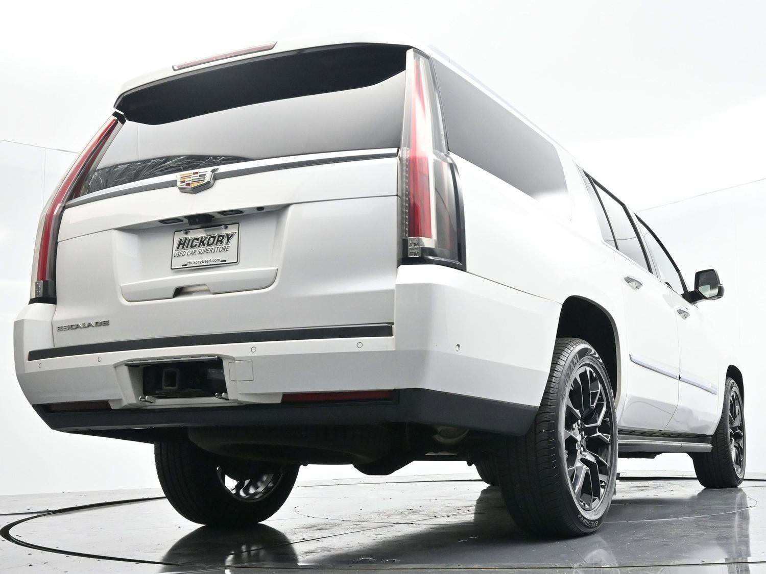 Used 2017 Cadillac Escalade ESV Luxury image 60