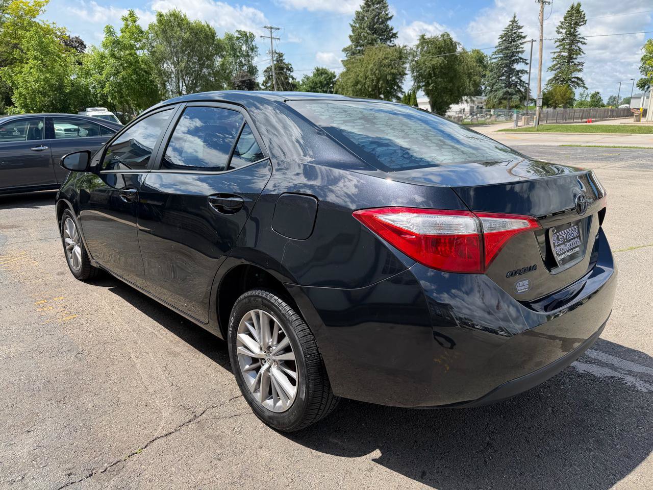 Used 2015 Toyota Corolla LE FWD image 5