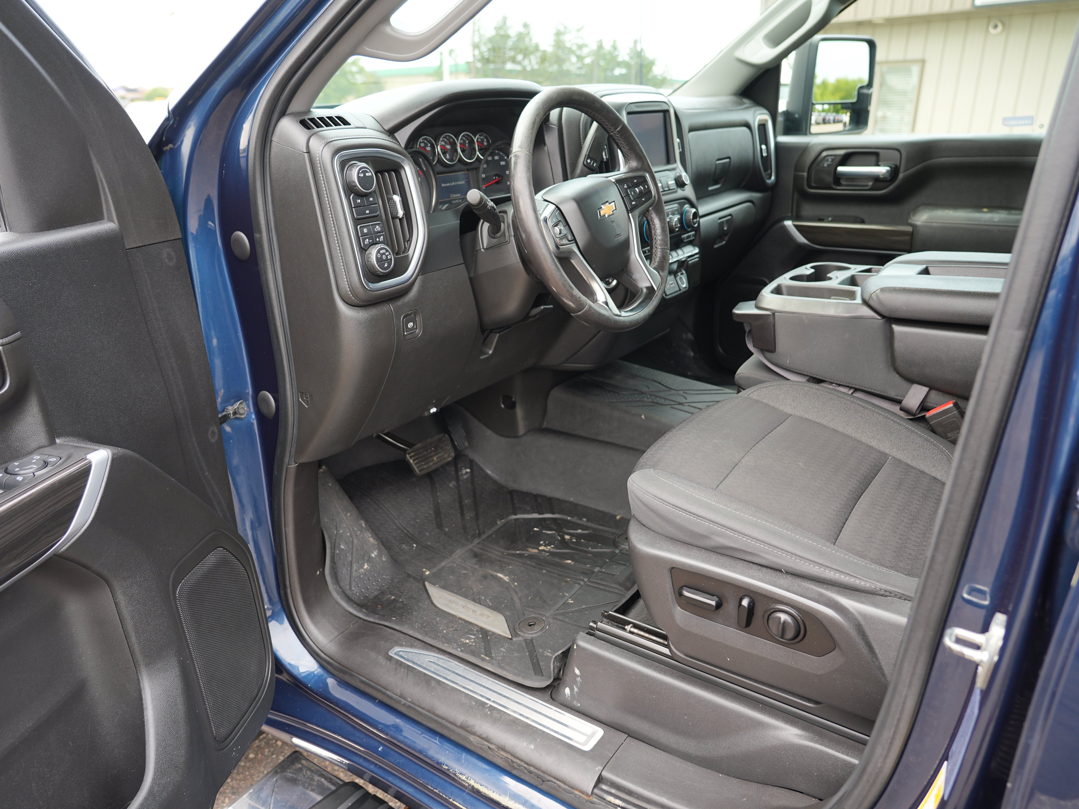 Used 2021 Chevrolet Silverado 3500 LT w/ Convenience Package AWD/4WD image 14