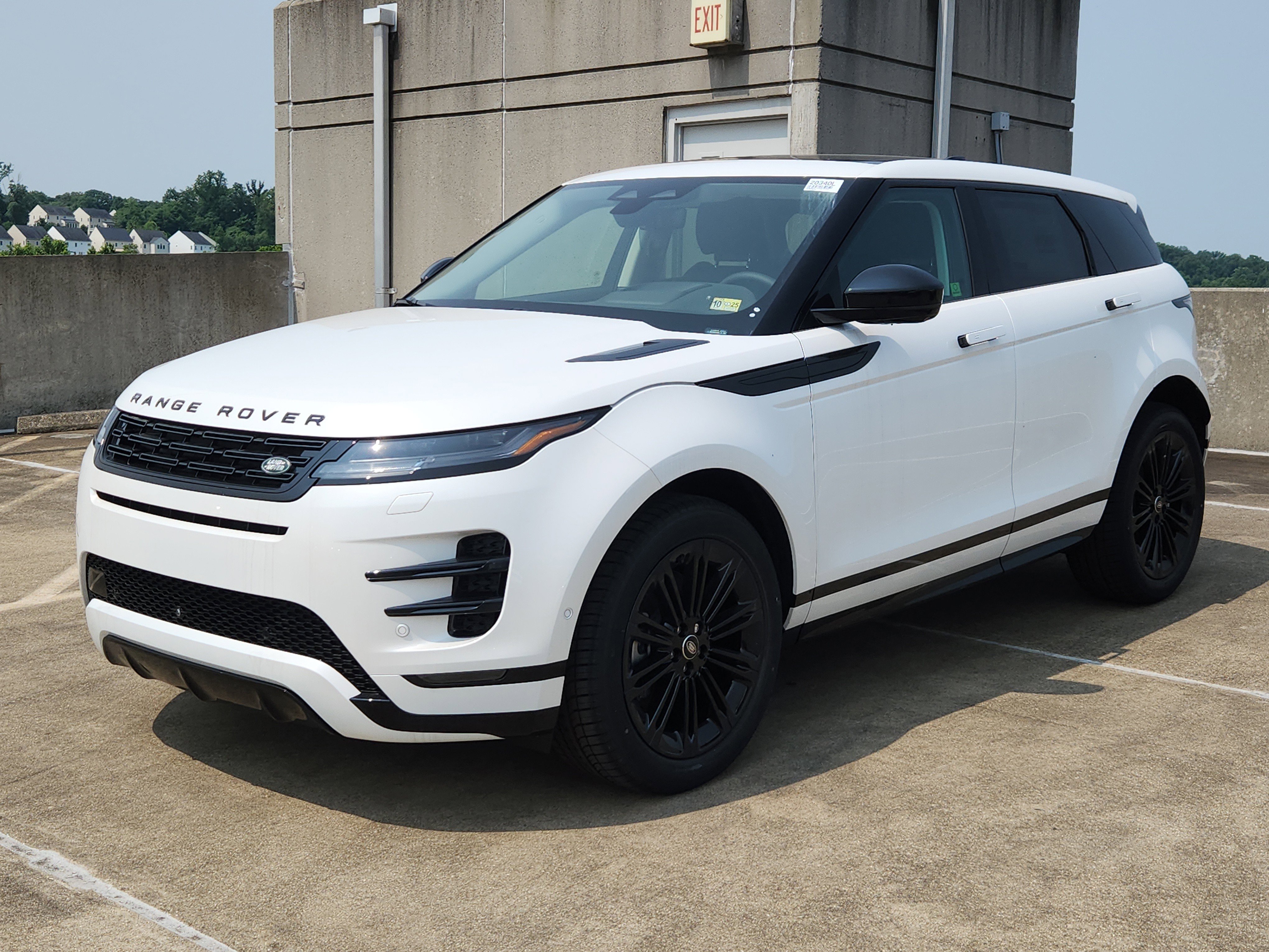 Used 2025 Land Rover Range Rover Evoque Dynamic SE image 1