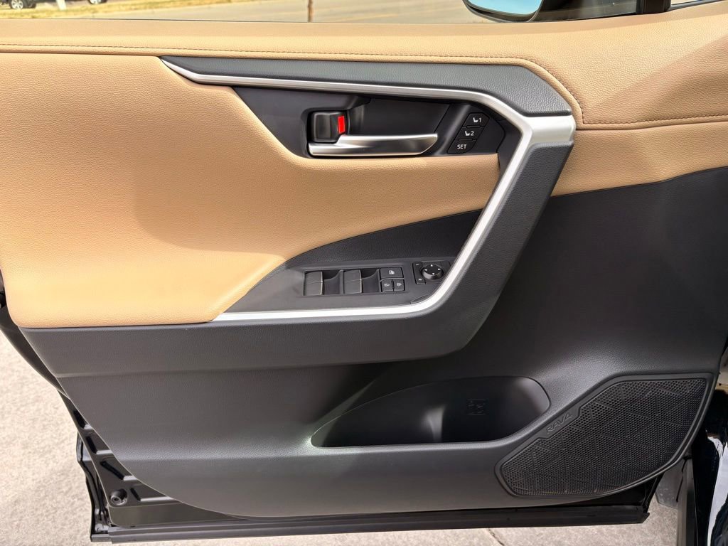 Used 2019 Toyota RAV4 Limited w/ Cold Weather Package image 11