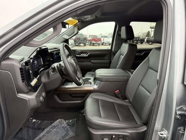 Used 2025 Chevrolet Silverado 1500 LT Trail Boss w/ Convenience Package II AWD/4WD image 13
